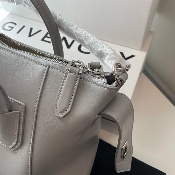 ❌SOLD❌ GIVENCHY small Soft ANTIGONA - Cloud Grey - Picture 4 of 16